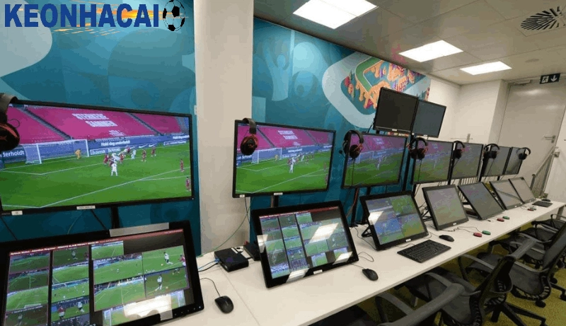 Công nghệ VAR là gì? Công nghệ thay đổi bóng đá hiện đại Nguồn gốc ra đời của VAR trong bóng đá